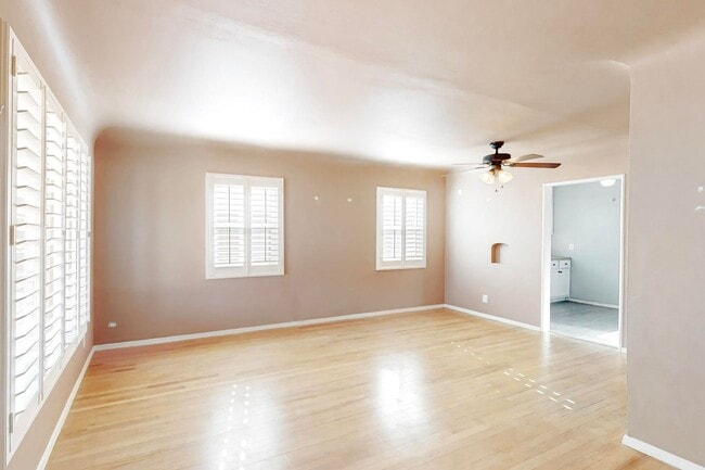 Building Photo - Charming 3 bedroom, 2 bath home in Central El Paso! Special No admin fee, $29 application fee!