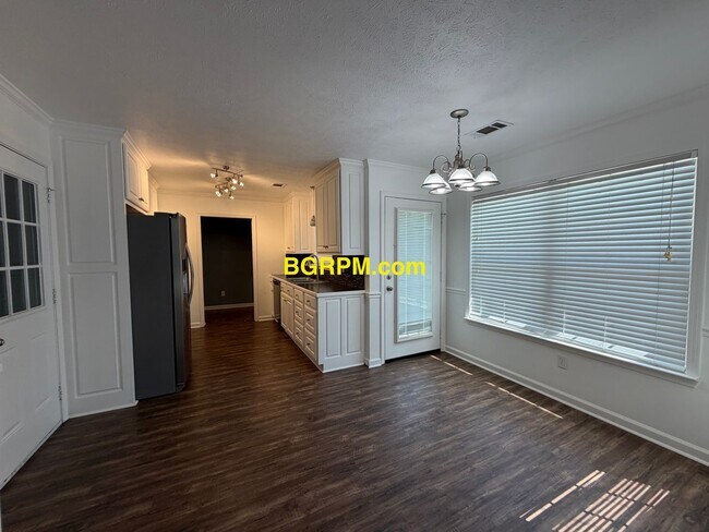 Building Photo - 31 Willow Lake Dr