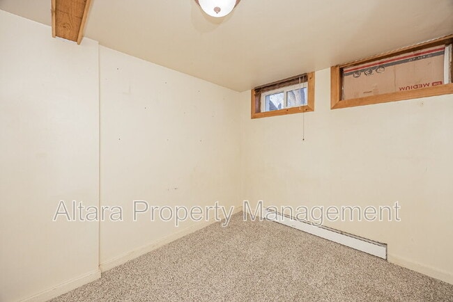 Building Photo - 1303 Langmeyer St