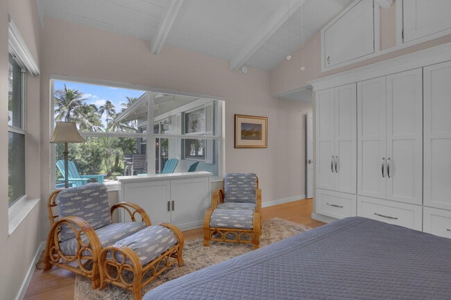 Building Photo - 320 S Ocean Blvd