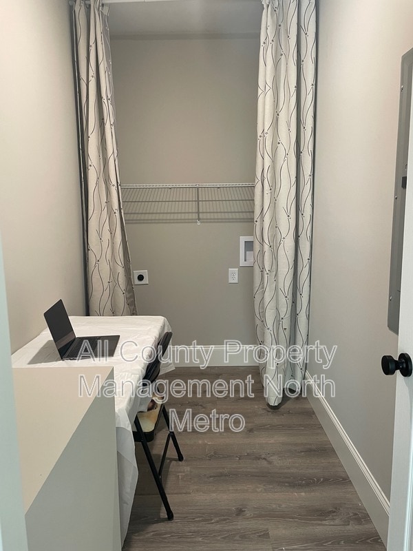 Building Photo - 5390 Valley Dr