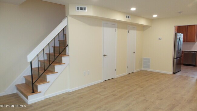 Building Photo - 2 Briar Mills Dr