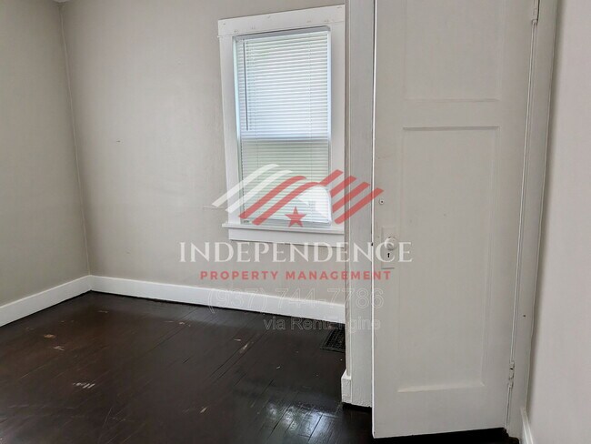 Building Photo - 2449 Nill Ave