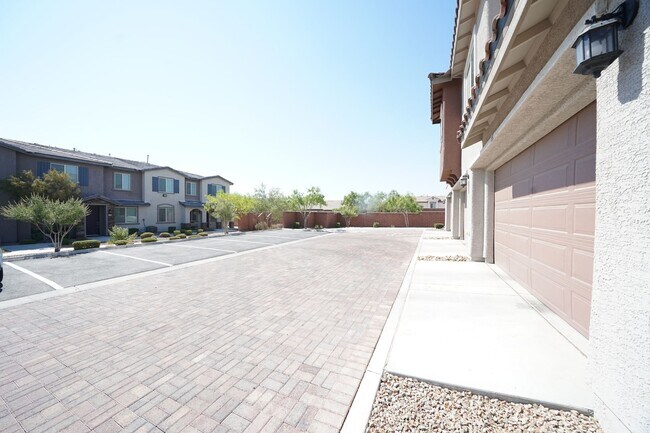Building Photo - 8507 Insignia Ave
