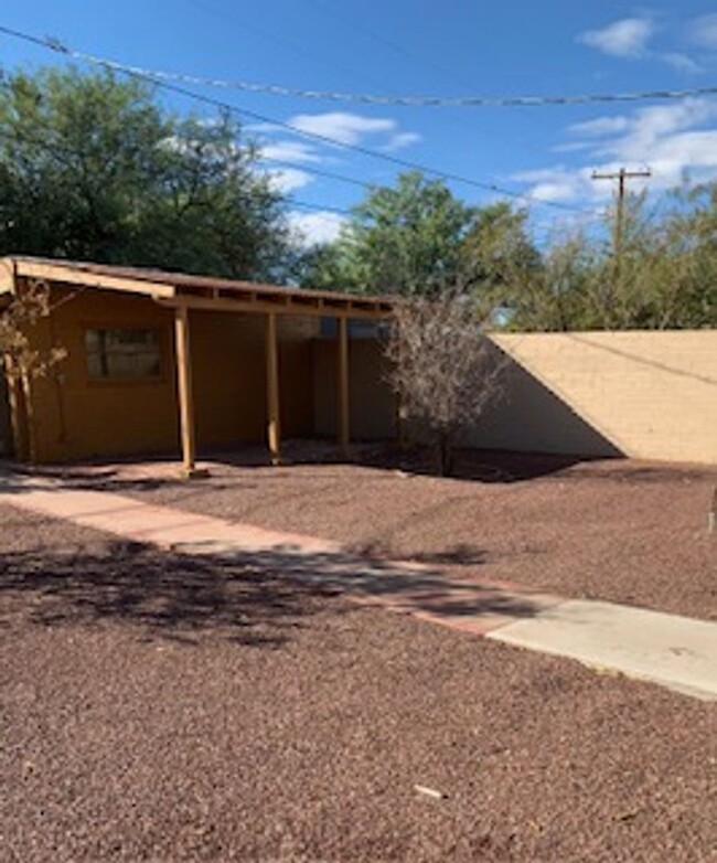 Building Photo - 2 Bedroom with Concrete Floors!