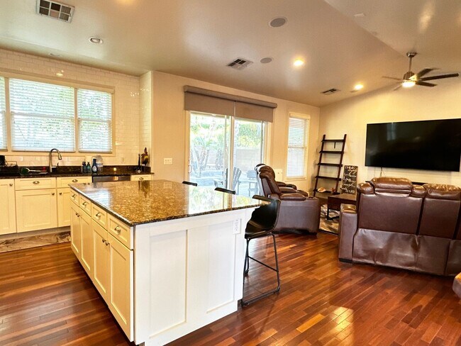 Building Photo - HIGHLY DESIRABLE AND SPACIOUS HOME FULLY EQUIPPED WITH SOLAR PANELS + LANDSCAPING INCLUDED