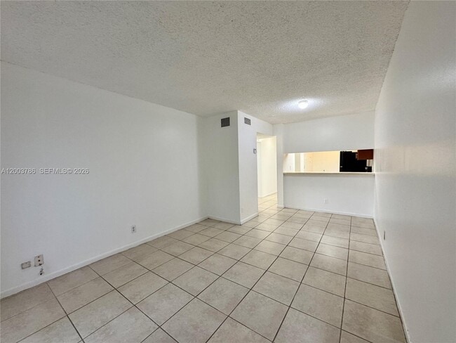 Building Photo - 4033 Lakeside Dr