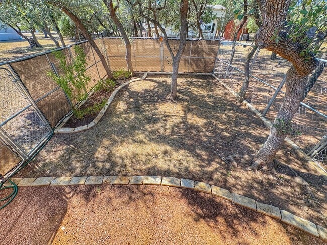 Building Photo - Very Cute 2/2 With Lake Access and Ammenities