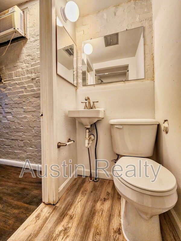 Building Photo - 324 N.Newstead