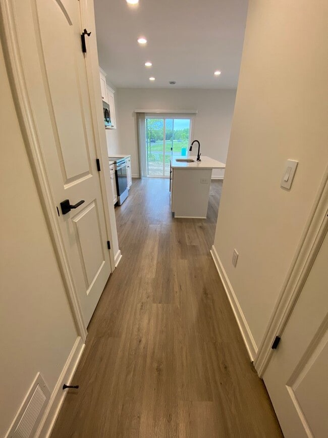 Building Photo - 3 Bedroom End Unit