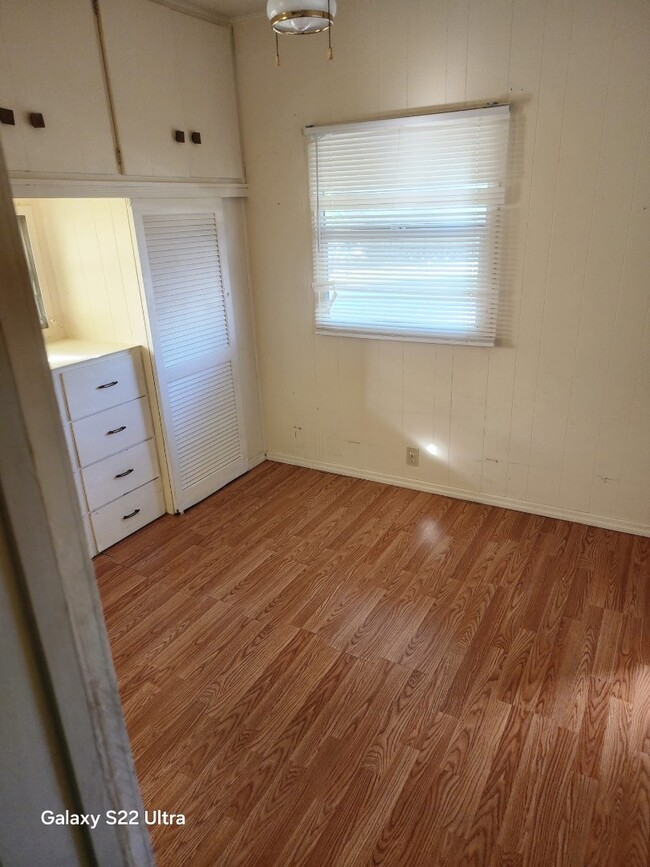 Building Photo - 1012 51st Ave Terrace W