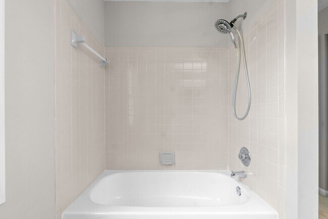 Building Photo - Amazing 2 Bedroom Rental