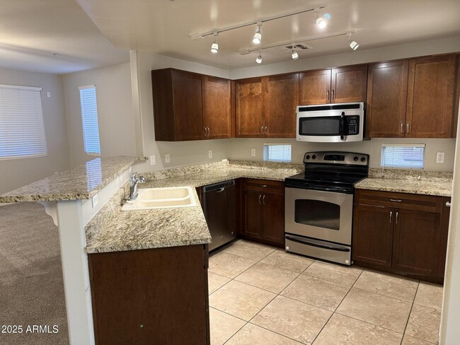 Building Photo - 1920 E Bell Rd