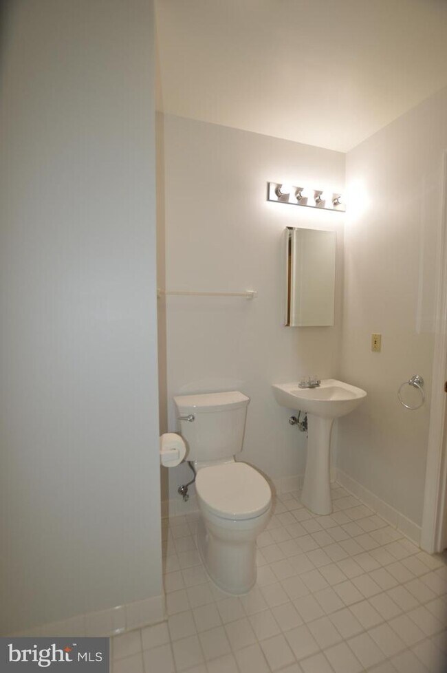 Building Photo - 102 Mercer Ct