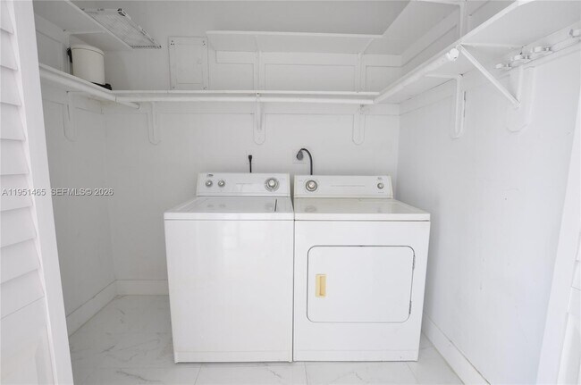 Building Photo - 10504 SW 77th Ct