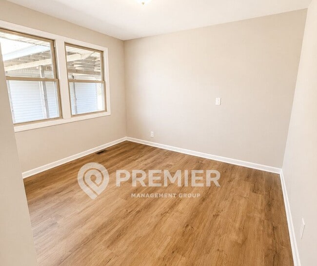 Building Photo - 302 Malvin St