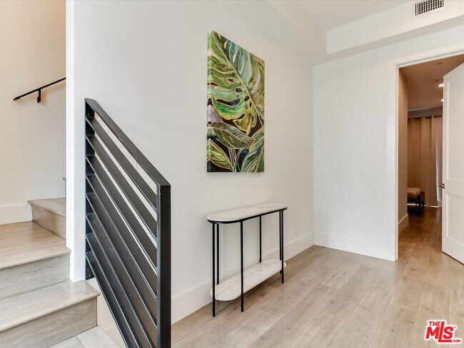 Building Photo - 4830 Pickford St