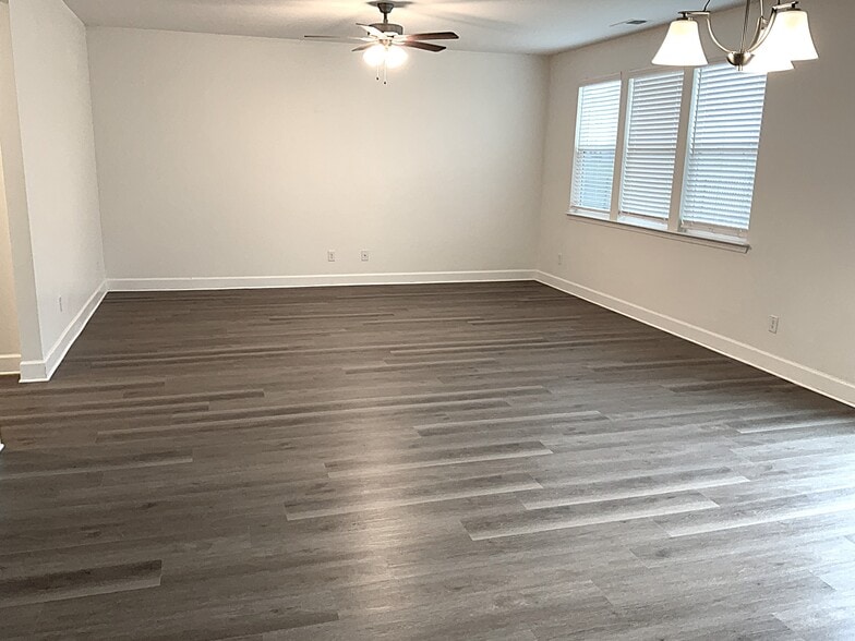 Building Photo - 5702 Lakemont Dr