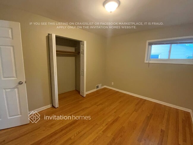 Building Photo - 1869 Oxford St N