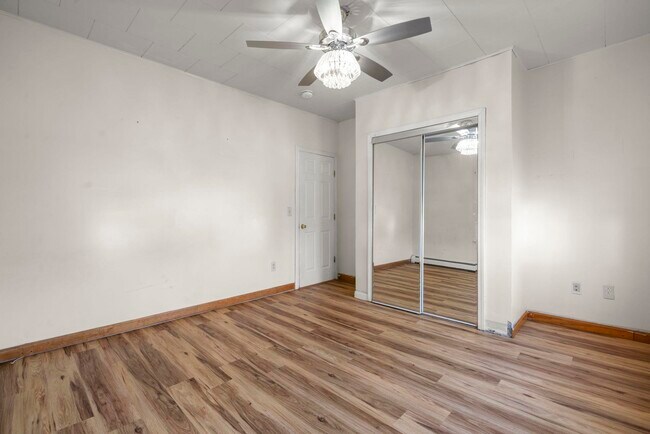 Building Photo - 25 Salem St