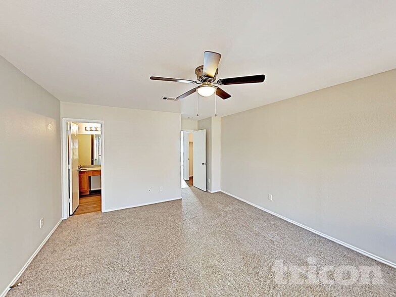 Building Photo - 1015 James Donald Ln