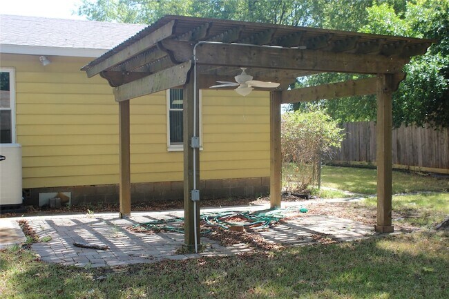 Building Photo - 409 W Main St