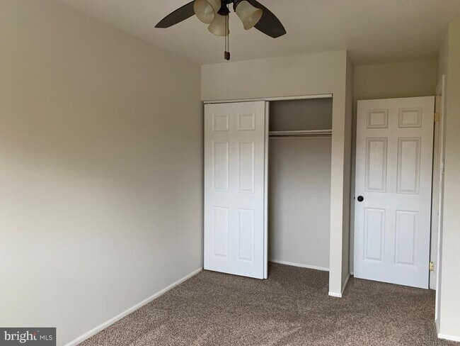 Building Photo - 118 Sycamore Ct