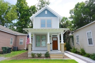 Building Photo - 2 BED | 2 BATH | GATED BACKYARD | MIDTOWN