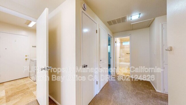 Building Photo - 351 Belhaven Cir