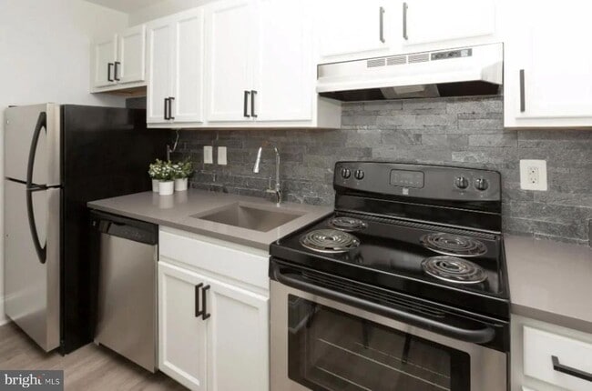 Building Photo - 1038 N Calvert St