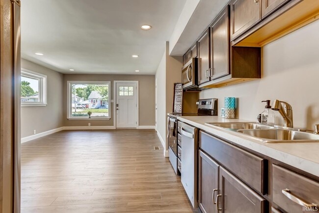 Building Photo - 2161 Washington Ave