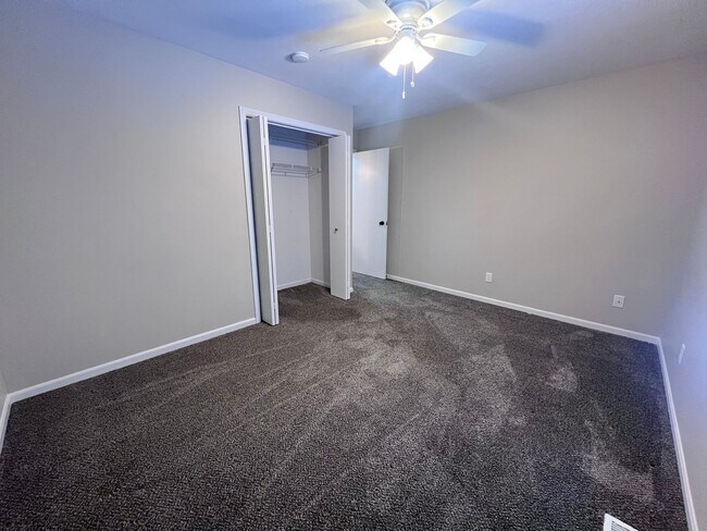 Building Photo - Rockford Schools! 3 Bedroom Duplex