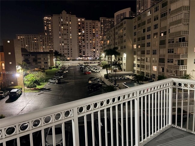 Building Photo - 1913 S Ocean Dr