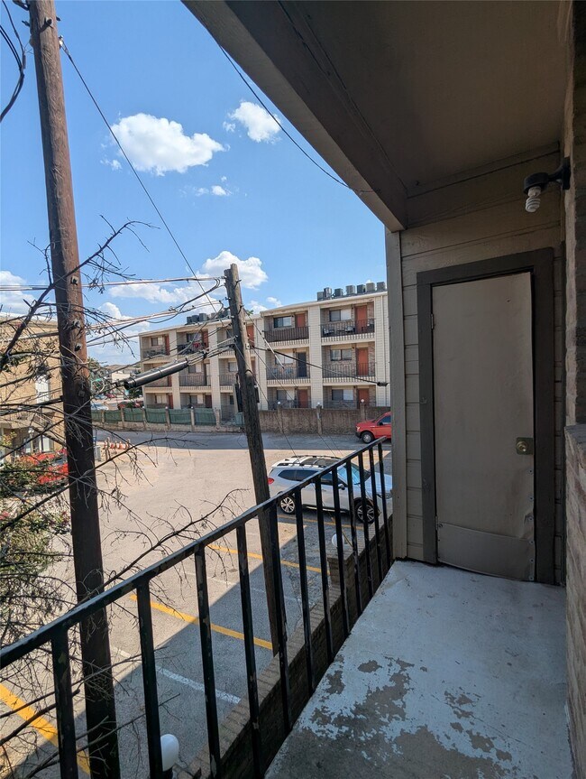 Building Photo - 3000 Guadalupe St