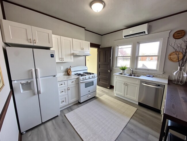 Building Photo - Remodeled 2BR in Kingston | Central A/C + In-Unit W/D + Parking | Pet Friendly