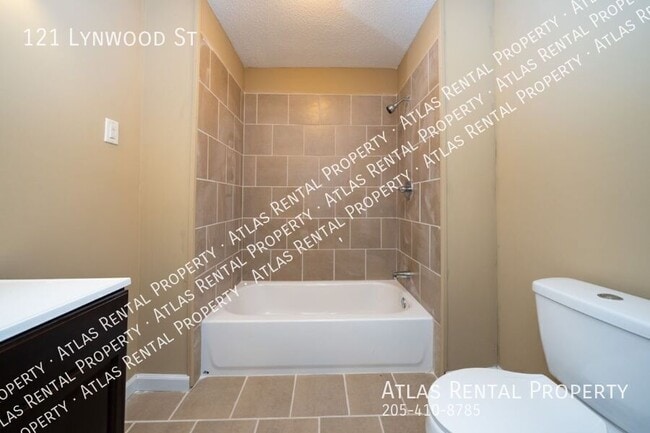 Building Photo - 121 Linwood St