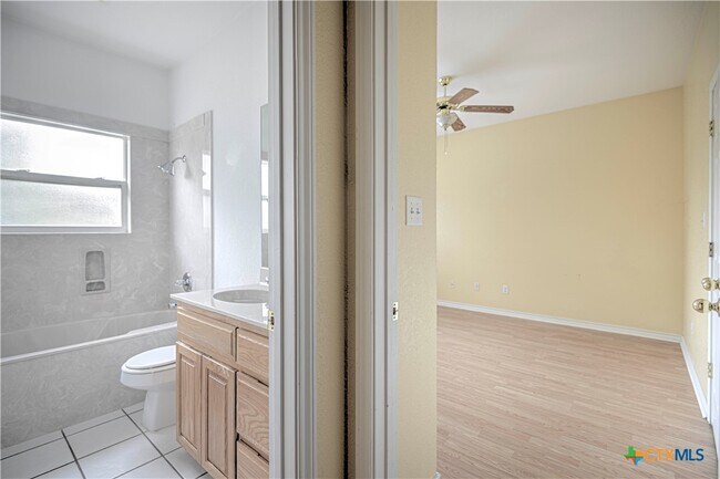 Building Photo - 4725 Stone Oak Dr