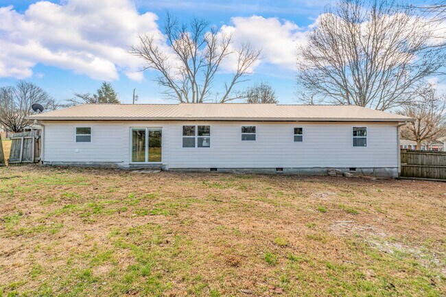 Building Photo - 117 Gayle Ave