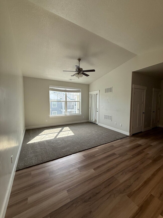 Building Photo - 14659 Bloom Dr