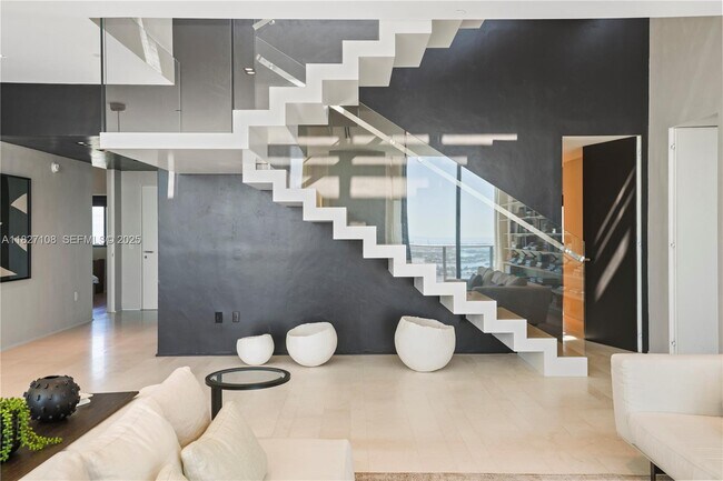 Building Photo - 650 NE 32nd St