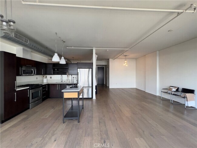 Building Photo - 1100 S Hope St