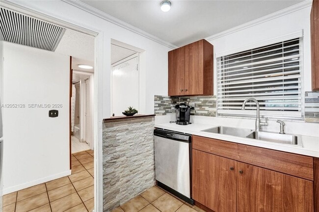 Building Photo - 9480 Tangerine Pl