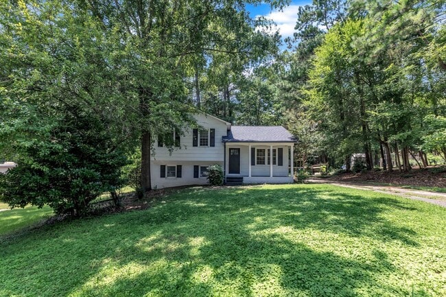 Building Photo - Cute 3/1.5 Close to RTP