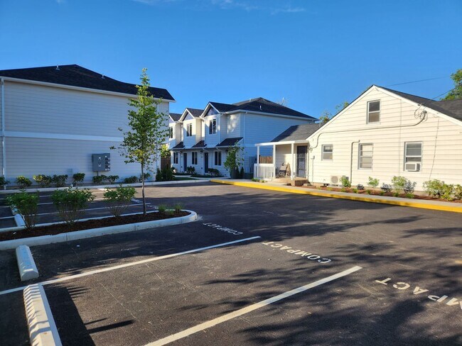 Building Photo - S St 7 plex