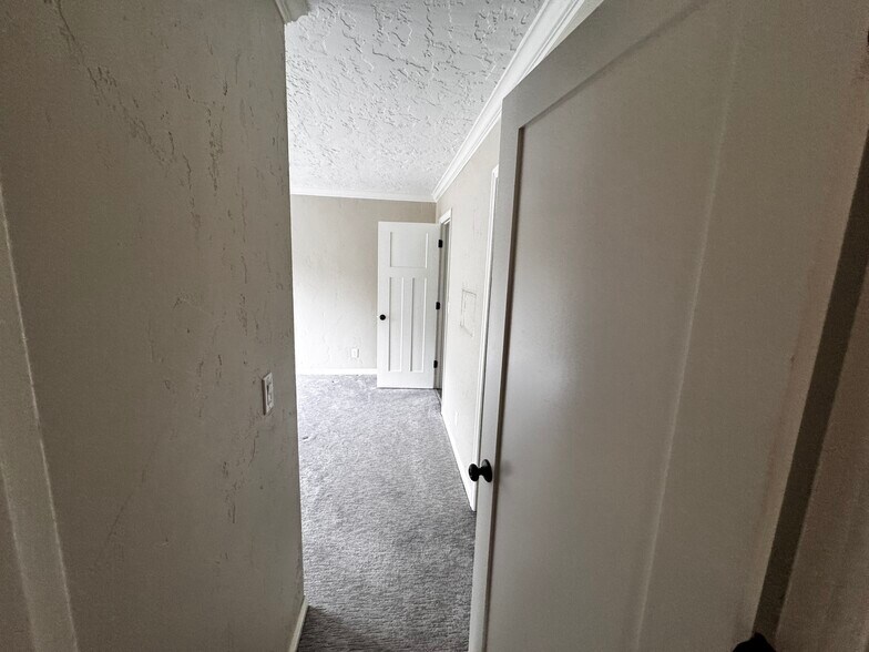 Building Photo - 3445 130 W