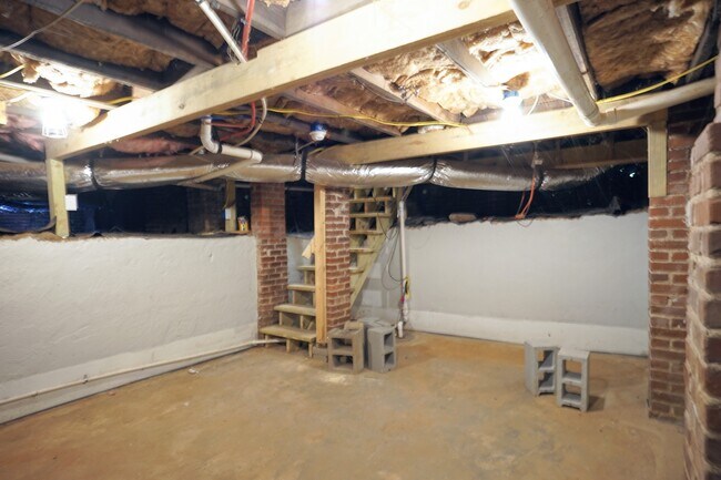 Building Photo - 714 Arlington Ave