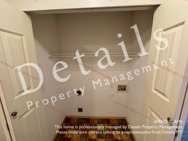 Building Photo - 3 Bedroom Townhouse in Central Kitsap!