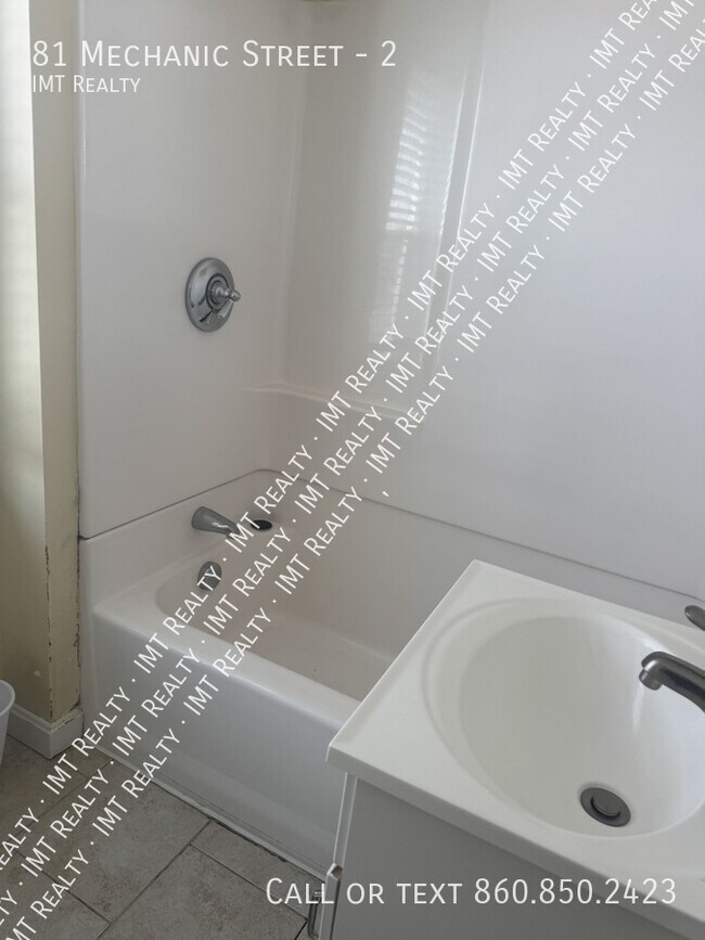 Building Photo - 81 Mechanic St