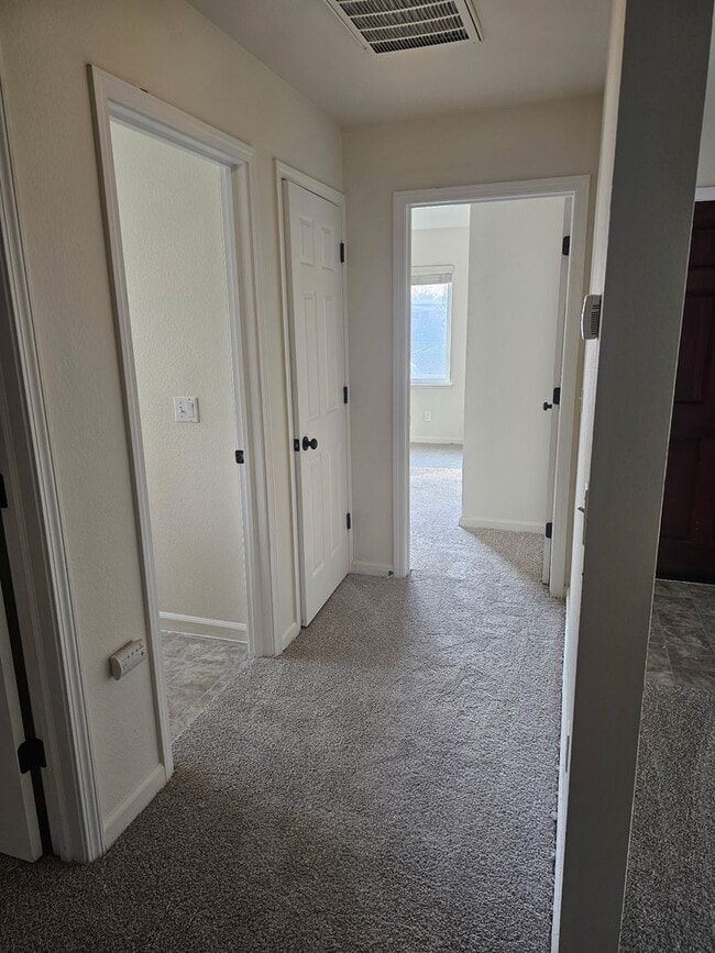 Building Photo - NICE UPDATED HOME IN SACRAMENTO!!