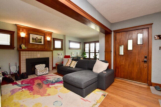 Building Photo - Newly Remodeled 4 Bedroom 2 Bath Home in Salt Lake City!!
